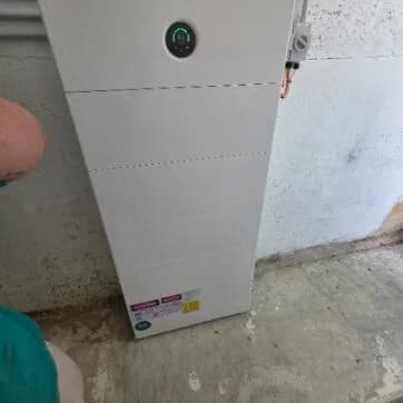DC-Coupled GoodWe ESA 41.6kWh Battery Pack Installed in Holland Park West - Image 2